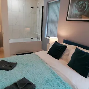 Hotel apartamentowy Blok 3 -jacuzzi Suites, & Ensuite