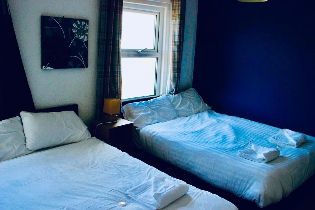 Henson Hotel Pleasure Beach Blackpool 3*,